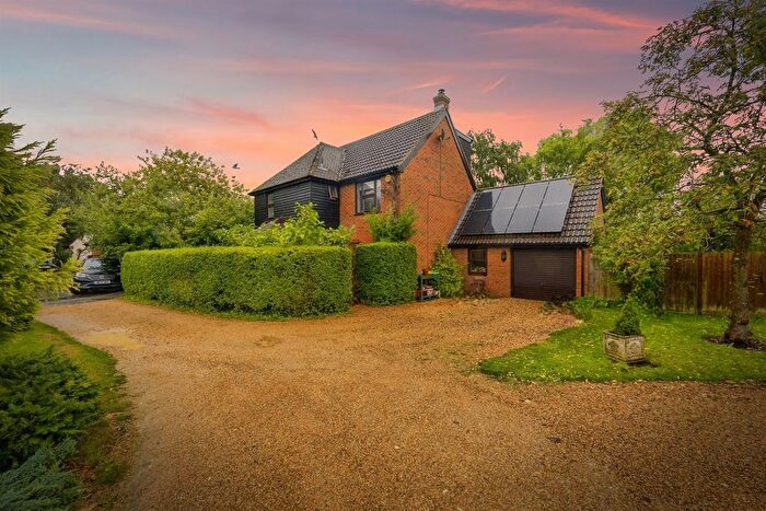 6 Bedroom Detached House For Sale In Kingfisher Close, Bourn, Cambridge, CB23