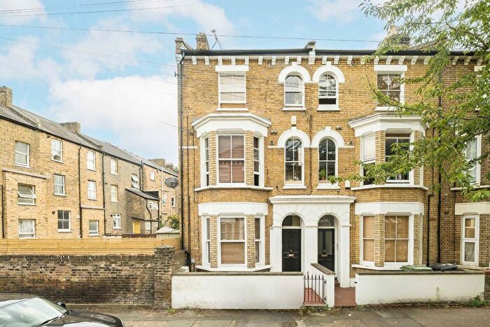 3 Bedroom Flat To Rent In Chantrey Road, Stockwell, SW9