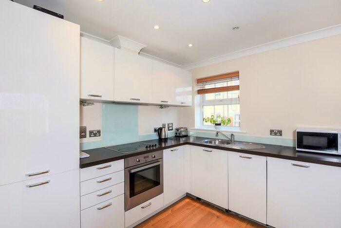 2 Bedroom Apartment To Rent In Newbury, Berkshire, RG14