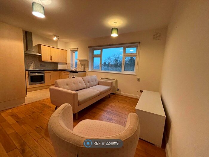 1 Bedroom Flat To Rent In Blackheath, London, SE3