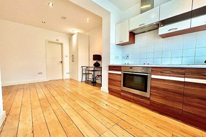 Studio To Rent In ., London, N18