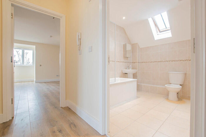 2 Bedroom Apartment To Rent In High Street, Hoddesdon, EN11