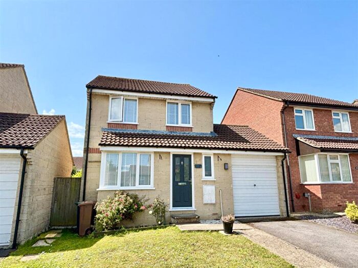 3 Bedroom Detached House For Sale In Hawkins Close, Chippenham, SN15