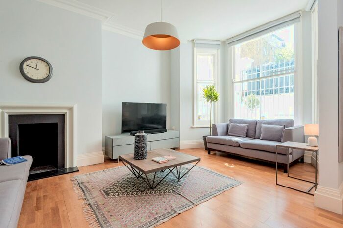 2 Bedroom Flat To Rent In Nevern Road, London, SW5