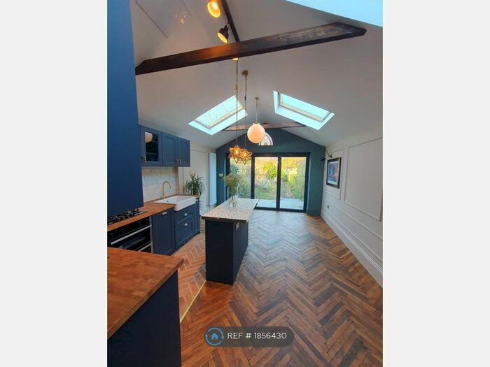 2 Bedroom Terraced House To Rent In York Road, Surrey, KT13