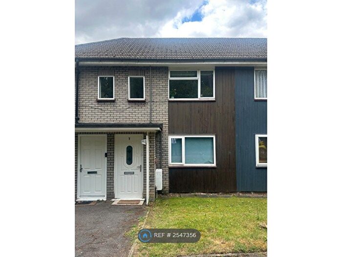 2 Bedroom Flat To Rent In Rosary Court, Potters Bar, EN6