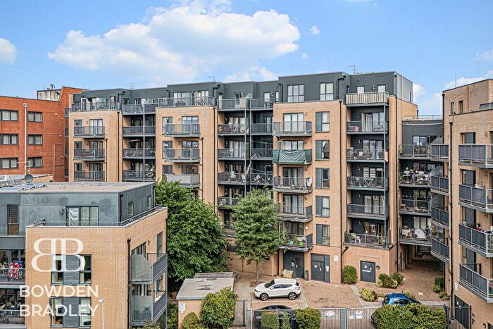 2 Bedroom Flat For Sale In Clarence Avenue, Ilford, IG2