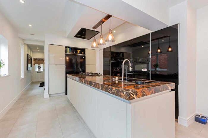 3 Bedroom Semi-Detached House For Sale In Blackamoor Lane, Maidenhead, SL6