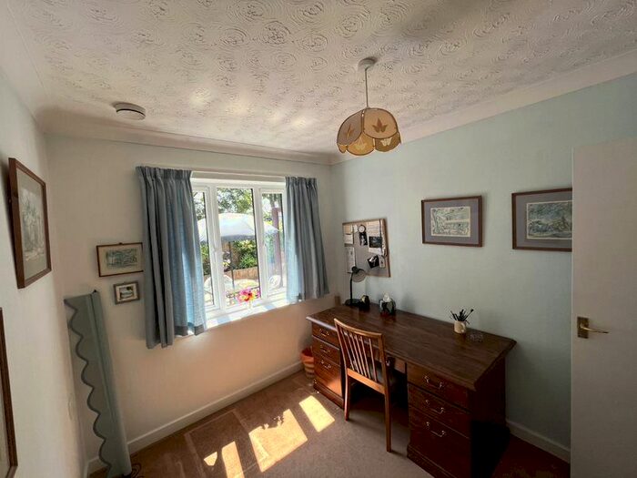 2 Bedroom Semi-Detached Bungalow For Sale In Meadowbrook Court, Twmpath Lane, Gobowen, Oswestry, SY10