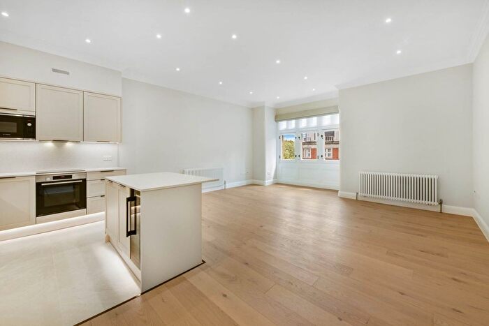 2 Bedroom Flat To Rent In Pont Street, London, SW1X