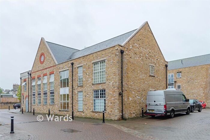 2 Bedroom Flat For Sale In Esparto Way, Dartford, Kent, DA4