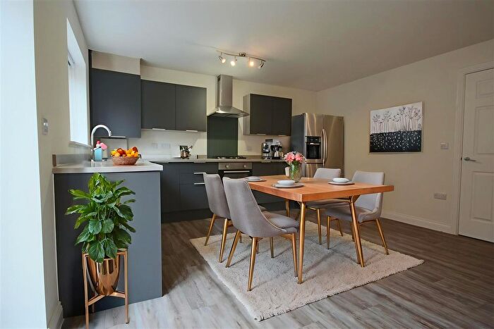 4 Bedroom Detached House To Rent In Saddlecote Close, Manchester, M8