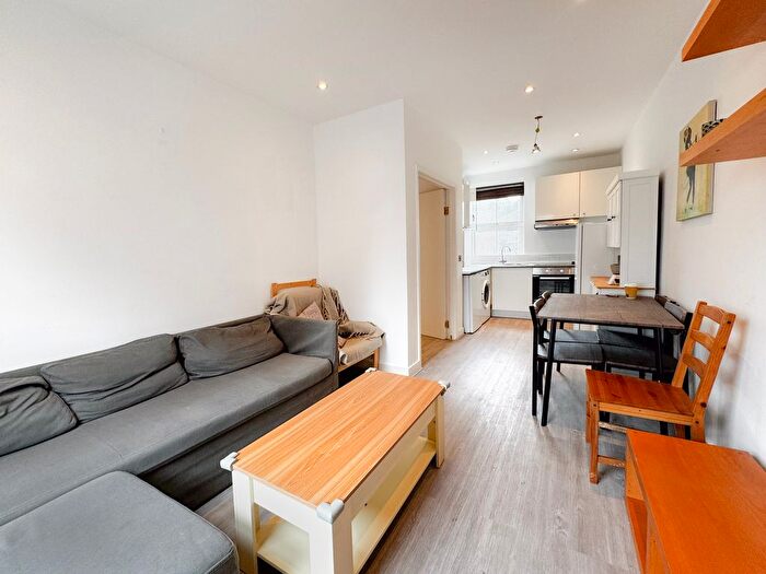 1 Bedroom Flat To Rent In Battersea Bridge Road, London, SW11