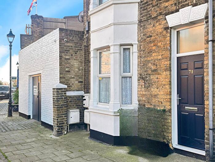 1 Bedroom Flat For Sale In High Street, Sheerness, ME12