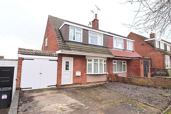 3 Bedroom Semi Detached House For Sale In Browning Crescent, Bletchley Milton Keynes, MK3