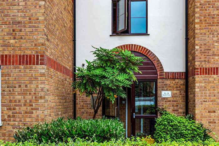 1 Bedroom Apartment To Rent In Beaufort Close, Highams Park, E4