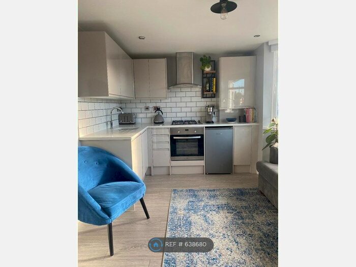 1 Bedroom Flat To Rent In Riverview Road, Epsom, KT19