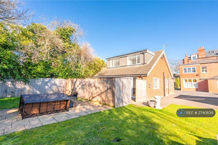 2 Bedroom Bungalow To Rent In Hazelmere House, Grimsby, DN32