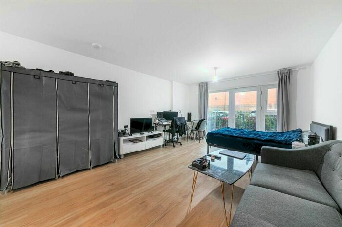 Apartment To Rent In Fairbank House Beaufort Square London, NW9