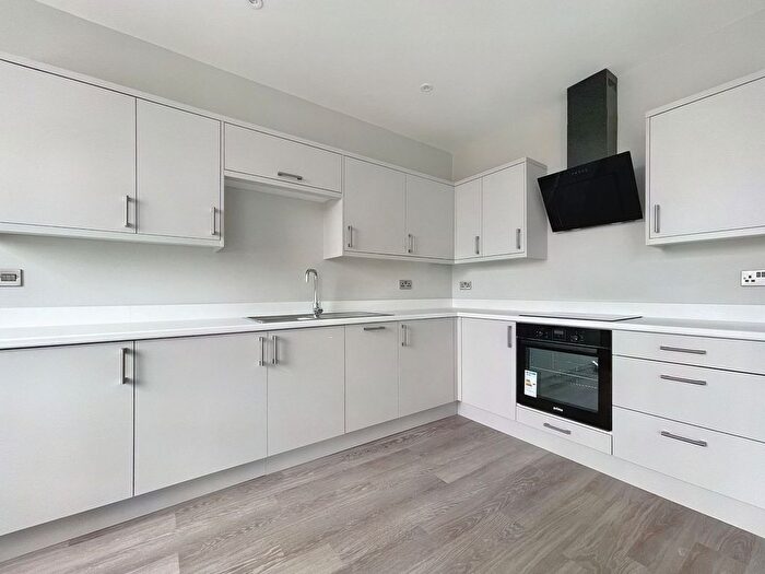 2 Bedroom Flat To Rent In Torquay Road, Paignton, TQ3