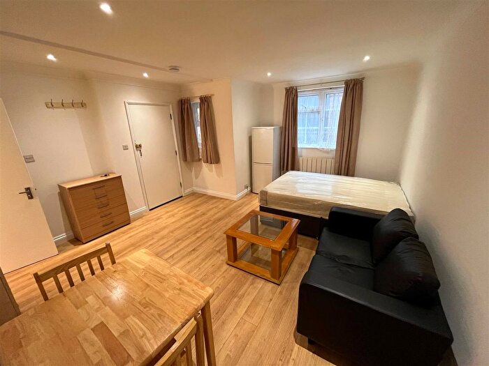 Studio To Rent In Chesterfield Mews, Haringey, London, N4