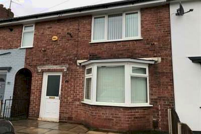 3 Bedroom House To Rent In Drake Place, L10