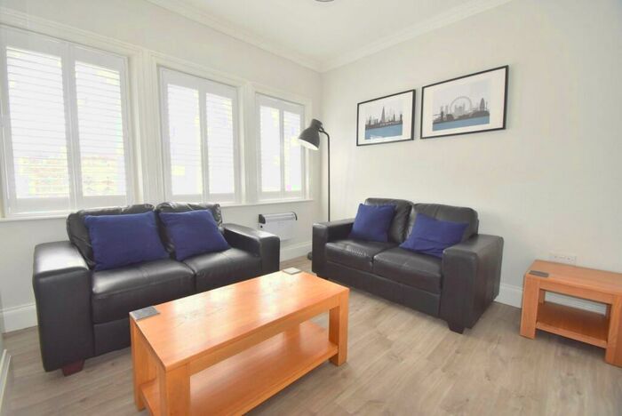 2 Bedroom Apartment To Rent In , / Peascod Street, Windsor, Berkshire, SL4