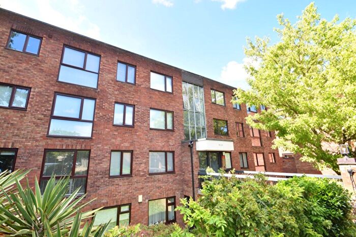 2 Bedroom Apartment For Sale In Mallards Reach, Weybridge, KT13
