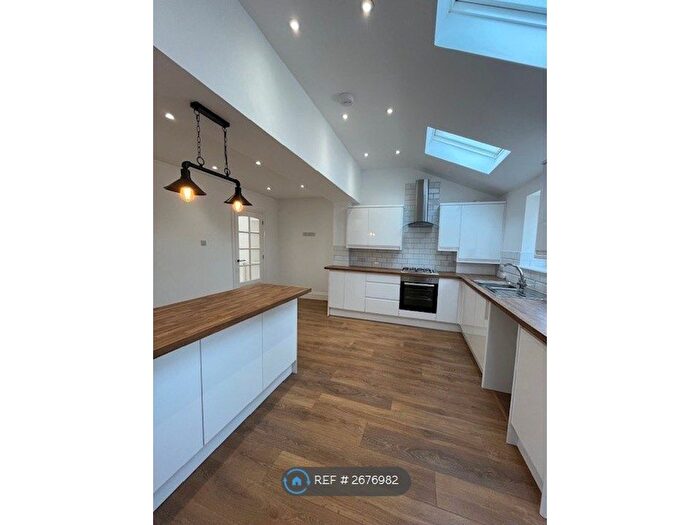 5 Bedroom Semi Detached House To Rent In Greenbank Drive, Oadby, Leicester, LE2