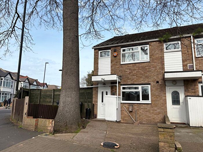 4 Bedroom Semi Detached House To Rent In Parkside Road, Hounslow, TW3