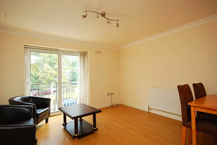 1 Bedroom Flat To Rent In Lavender Road, Clapham Junction, London, SW11