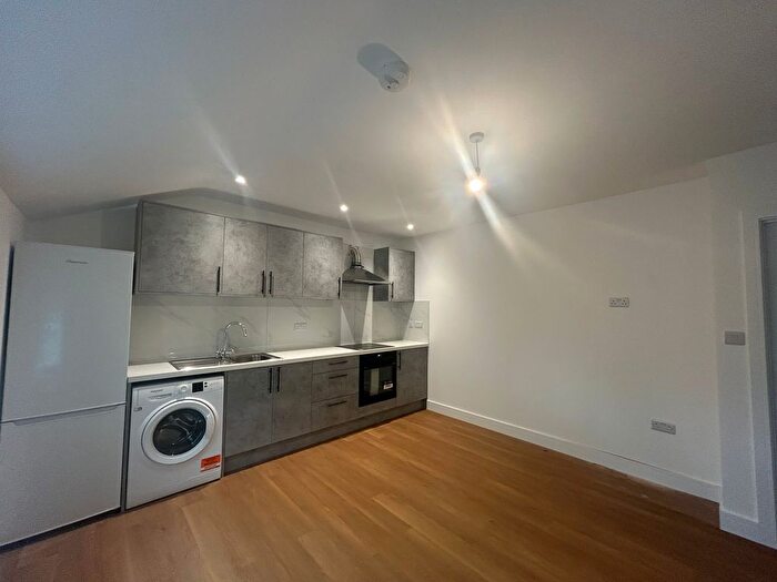 2 Bedroom Flat To Rent In Gentian Road, Oxford, OX4
