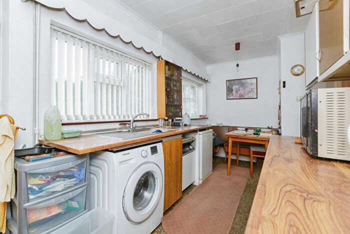 2 Bedroom Bungalow For Sale In The Fairway, Blaby, Leicester, Leicestershire, LE8