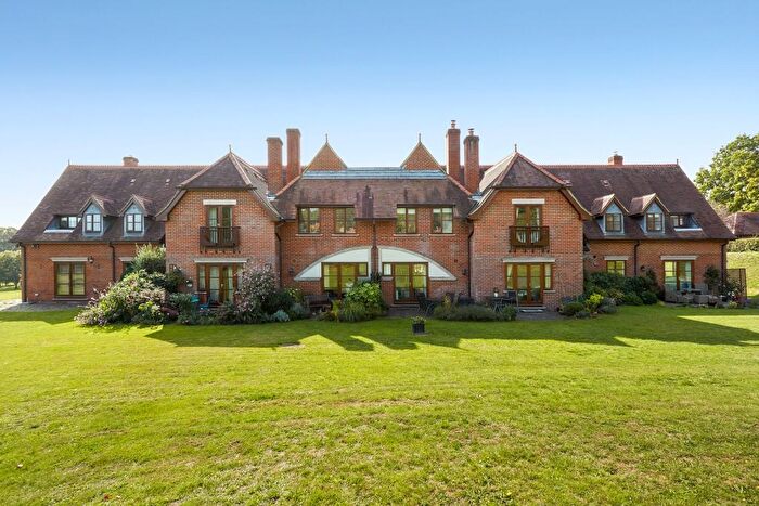 3 Bedroom Flat To Rent In Enton Lane, Enton, Godalming, GU8