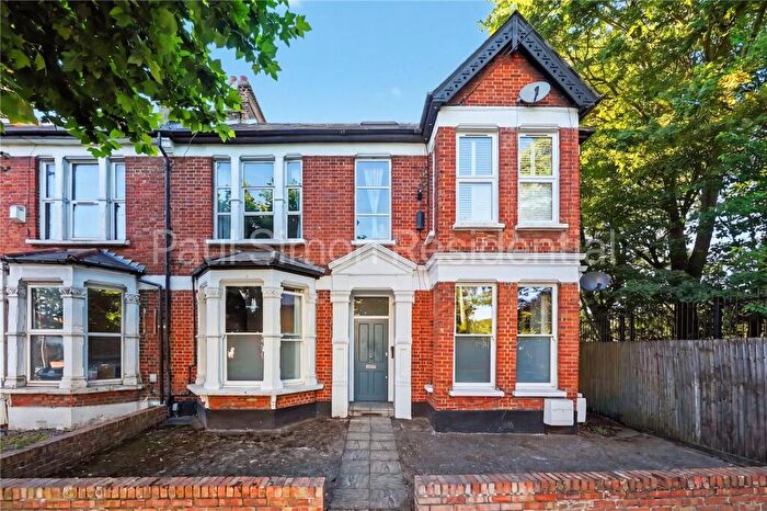3 Bedroom Apartment For Sale In Belmont Road, Harringay, London, N15