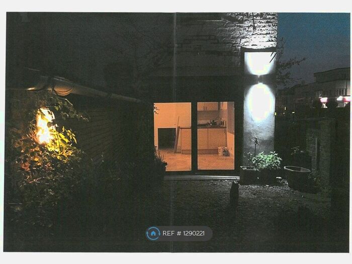 1 Bedroom Flat To Rent In C Leigh Rd, Leigh On Sea SS9