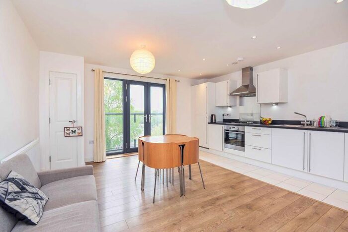 1 Bedroom Flat To Rent In Broadwater Road, London, SW17