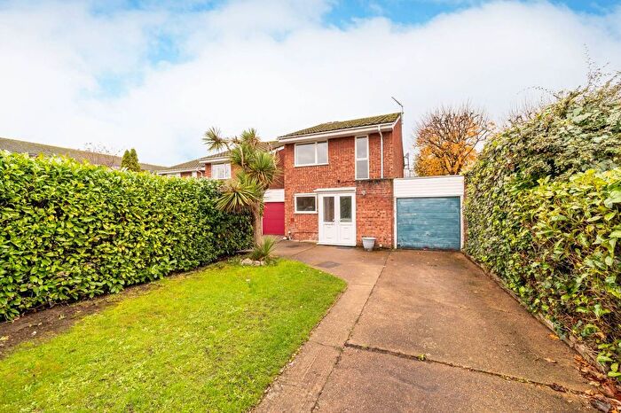 4 Bedroom Property To Rent In Winchilsea Crescent, West Molesey, KT8