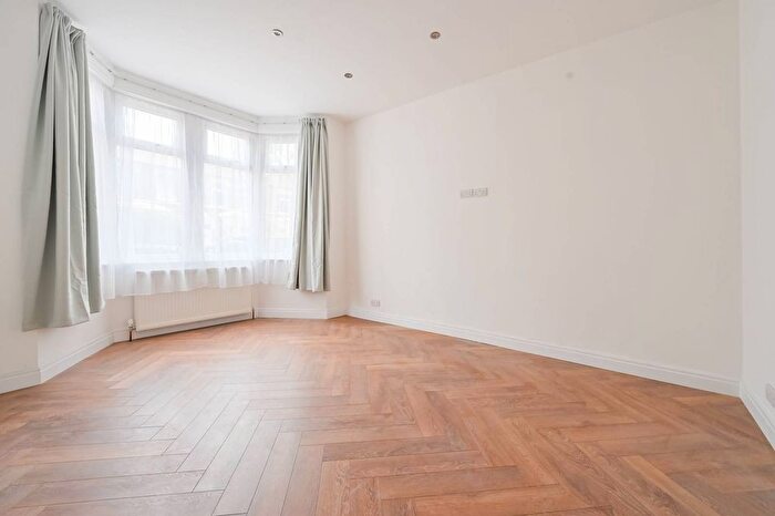 6 Bedroom Property To Rent In Lincoln Road, Forest Gate, London, E7