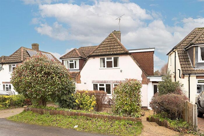 3 Bedroom Detached House For Sale In Molescroft, Harpenden, AL5
