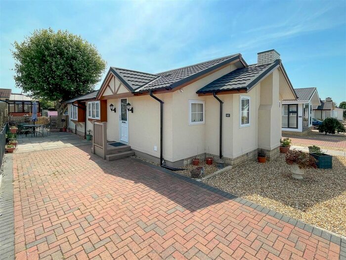 2 Bedroom Mobile/park Home For Sale In Three Counties, Upper Pendock, Malvern, WR13