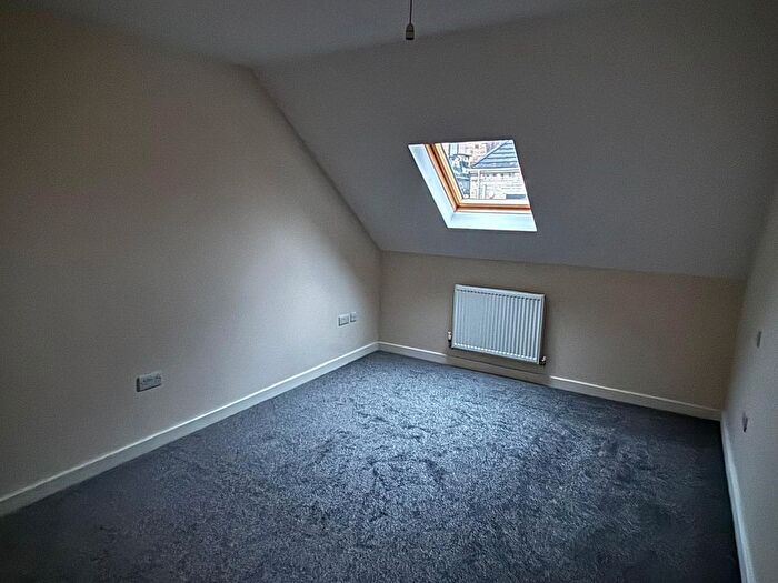 4 Bedroom Town House To Rent In Alder Mews, Batley, WF17