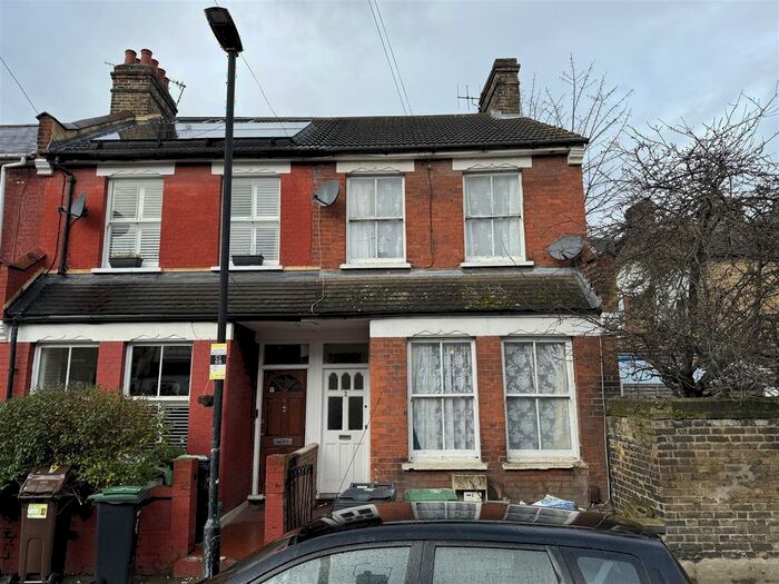 4 Bedroom Property To Rent In Cissbury Road, London, N15