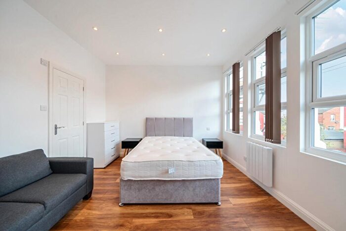 Flat To Rent In Larch Road London, NW2