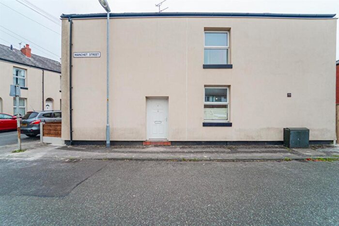 3 Bedroom End Of Terrace House To Rent In Manchet Street, Rochdale, OL11
