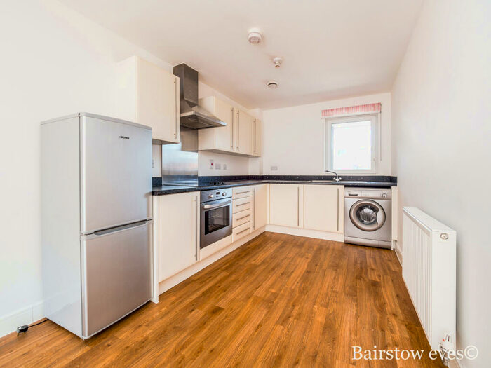 1 Bedroom Flat To Rent In Wave Court, Romford, RM7