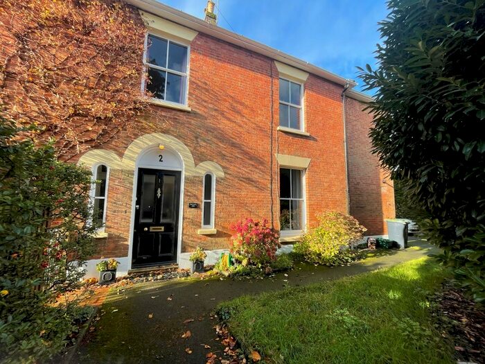 2 Bedroom Flat To Rent In Avenue Road, Wimborne, BH21