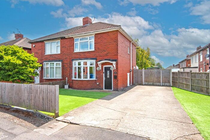3 Bedroom Semi Detached House For Sale In Hill View Road, Brimington, S43