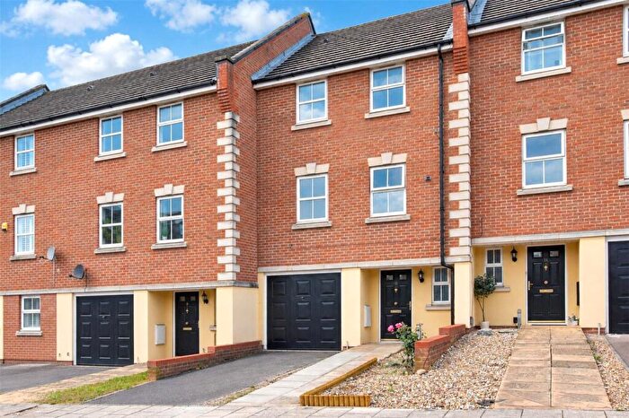 3 Bedroom Terraced House For Sale In Barlow Drive, Shooters Hill, London, SE18