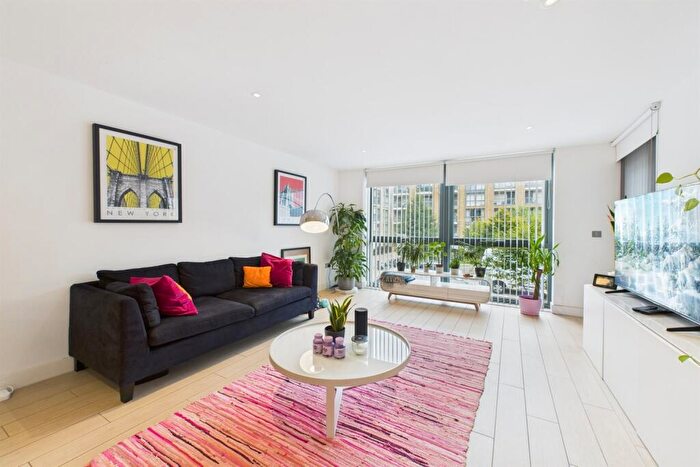 1 Bedroom Flat For Sale In Canalside Square, London, N1
